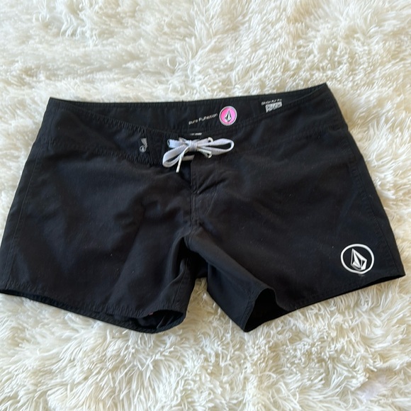 Volcom Pure Function board shorts - Picture 1 of 4